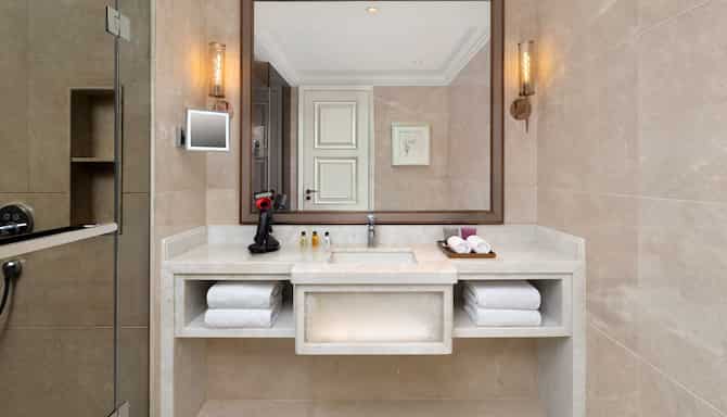 Radisson Collection Hotel, Xing Guo Shanghai - Bathroom